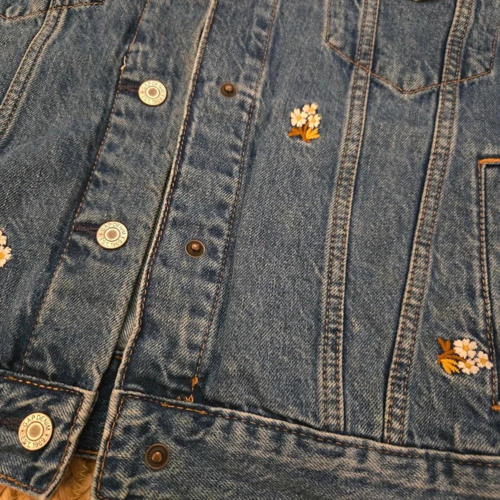 Gap Original  Denim‎ Jean Jacket Embroidered Flowers Sz XL